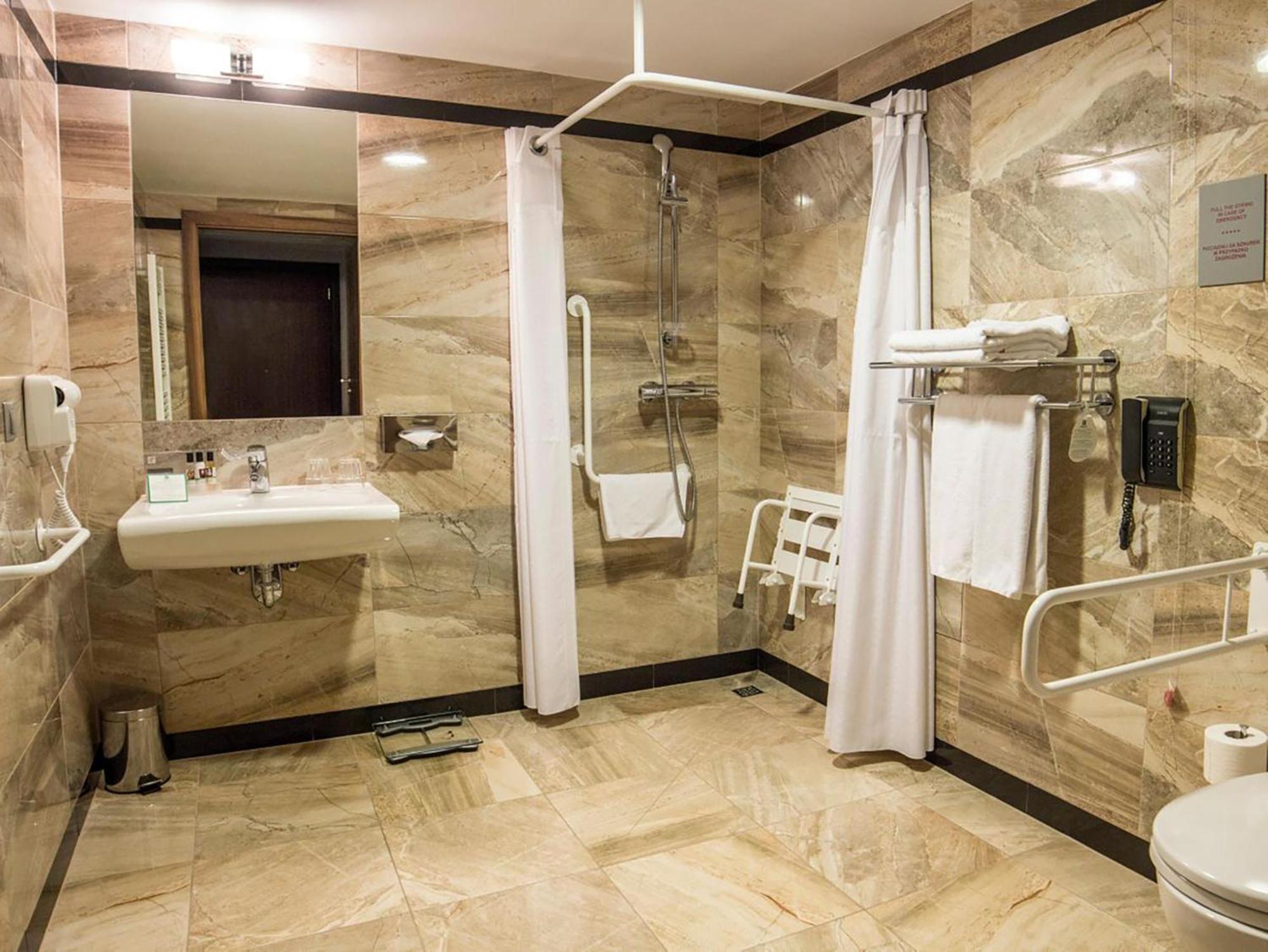Standard Queen Room Accessible